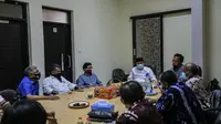 Calon Wali Kota Surabaya Eri Cahyadi berkunjung ke kantor PWI Jatim. (Foto:Liputan6/Dian Kurniawan)