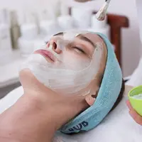 Ilustrasi Mengaplikasikan Masker Wajah Credit: pexels.com/Daria