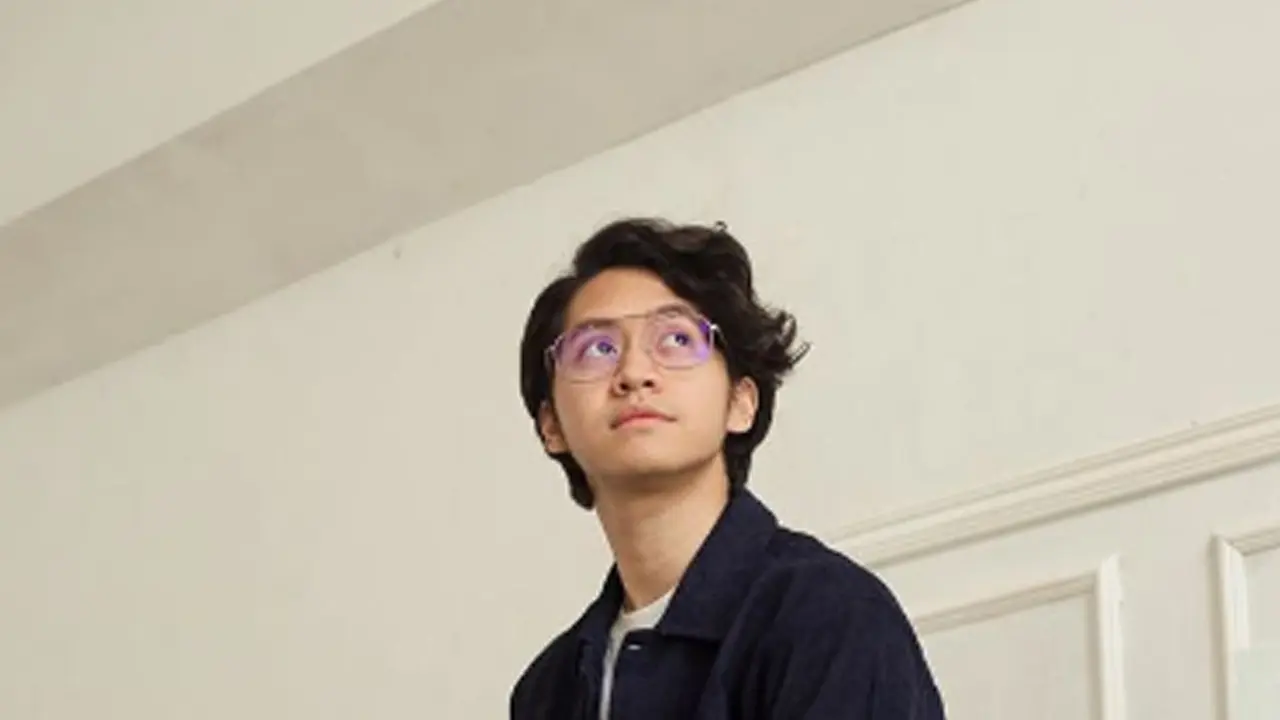 Jarang Tersorot, Ini Potret Mesra Tristan Juliano dan Kekasih