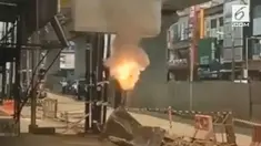 Habel Galian PLN di Jalan Panglima Polim Raya Jaksel terbakar disertai letupan, kondisi ini membuat warga di sekitar lokasi resah