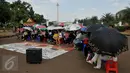 Jemaat GKI Yasmin dan HKBP Filadelfia kembali menggelar kebaktian di depan Istana Merdeka, Jakarta, Minggu (19/7/2015). Mereka berharap Presiden Jokowi berani menegakan hukum dan konstitusi terkait GKI Yasmin dan HKBP Fladelfia. (Liputan6.com/Johan Tallo)
