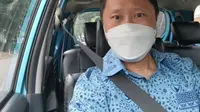Direktur Utama PT Blue Bird Tbk (BIRD) Sigit Djokosoetono terpantau sedang narik alias menjadi sopir taksi di sekitaran Jakarta pada Rabu (26/5/2023).(Foto: Instagram Sigit Djokosoetono)