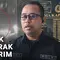 Detik-Detik Mobil Tabrak Gerai Es Krim
