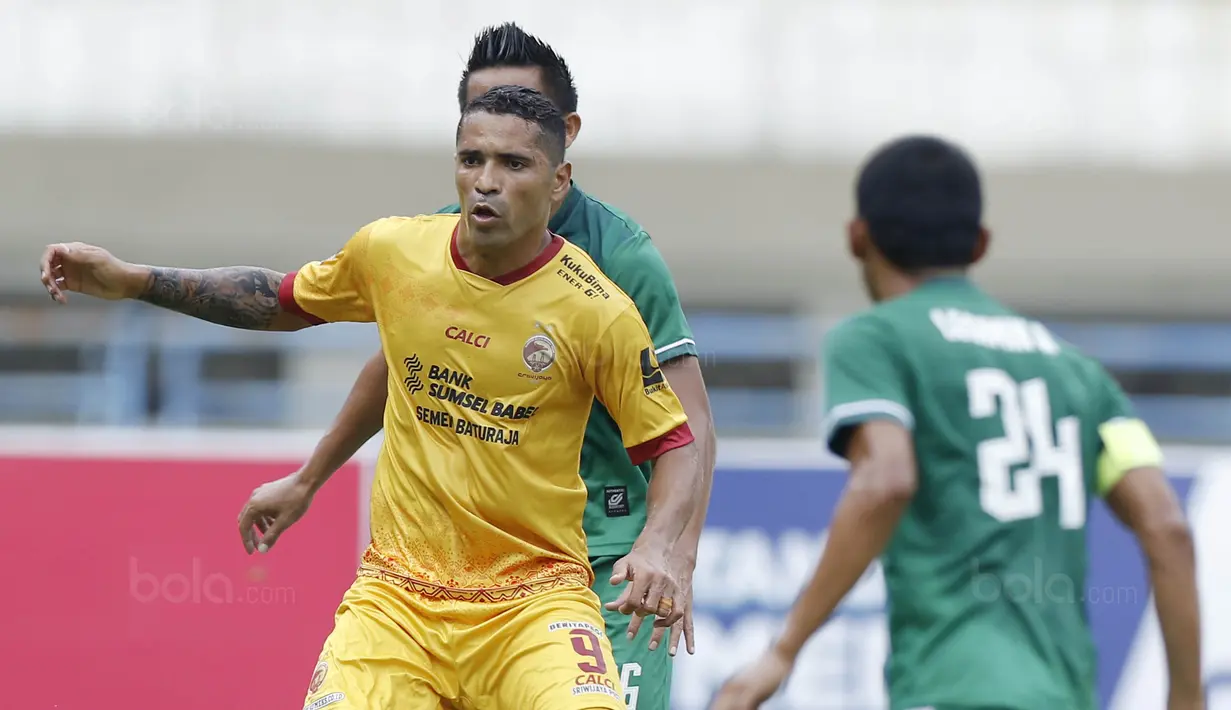 Tercatat, ia telah menjadi bagian dari sepak bola Indonesia lebih dari 10 tahun sejak pertama kali tiba di kompetisi musim 2007 lalu. (Bola.com/M Iqbal Ichsan)