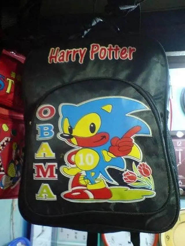 8 Potret Nama Karakter Kartun Typo di Sandal Hingga Tas Ini Bikin Geleng Kepala