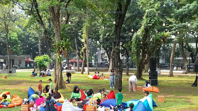 Semasa Piknik 2024 Kembali ke Lapangan Banteng Jakarta, Bisa Duduk di Bawah Pohon Sambil Belanja Produk UMKM Unik