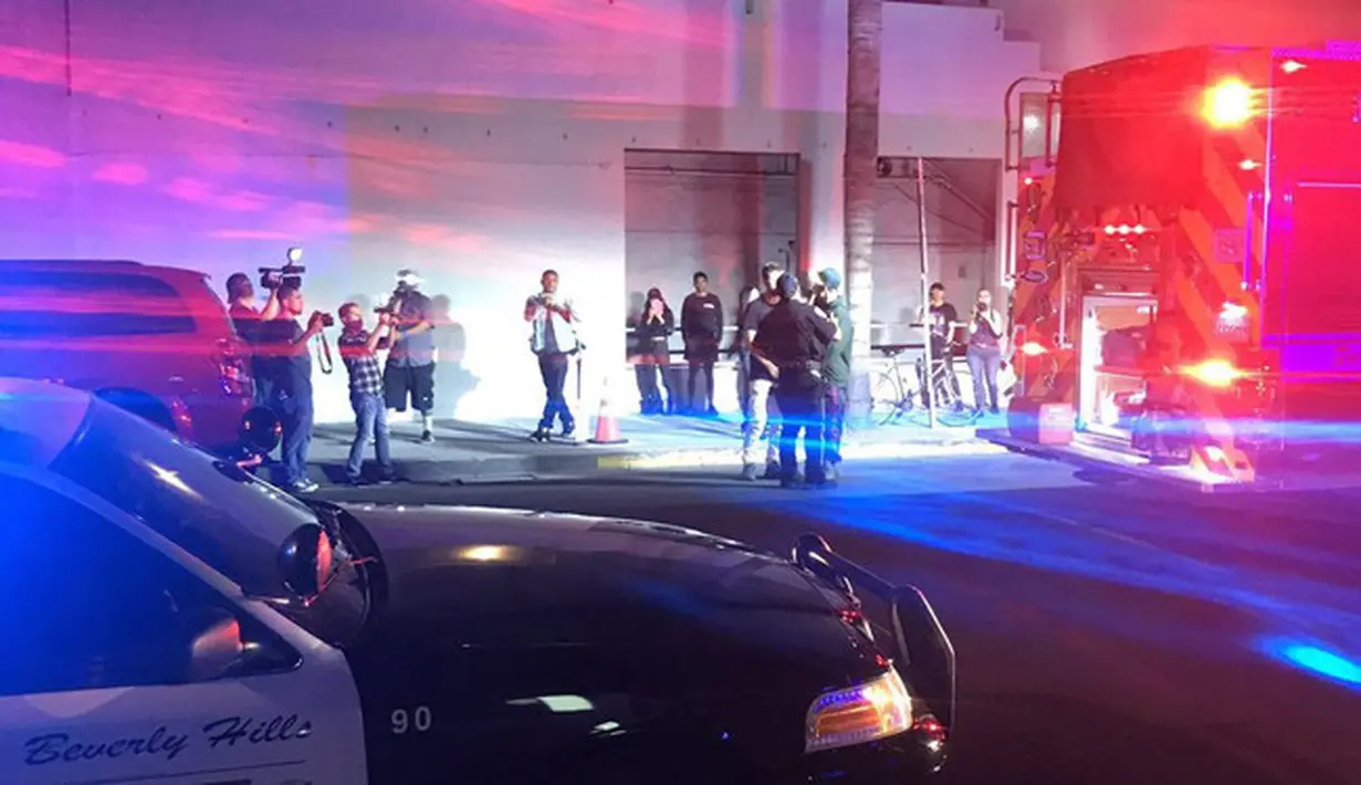 Melansir Ace Showbiz, TMZ melaporkan Justin menabrak para paparazzi yang mengepung mobilnya saat ia meninggalkan gereja Hillsong. Akibatnya, satu orang fotografer menjadi korban tabrakan tersebut. (Twitter/Biebertracker)