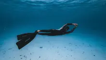 Berenang. (Leticia Azevedo/www.pexels.com)