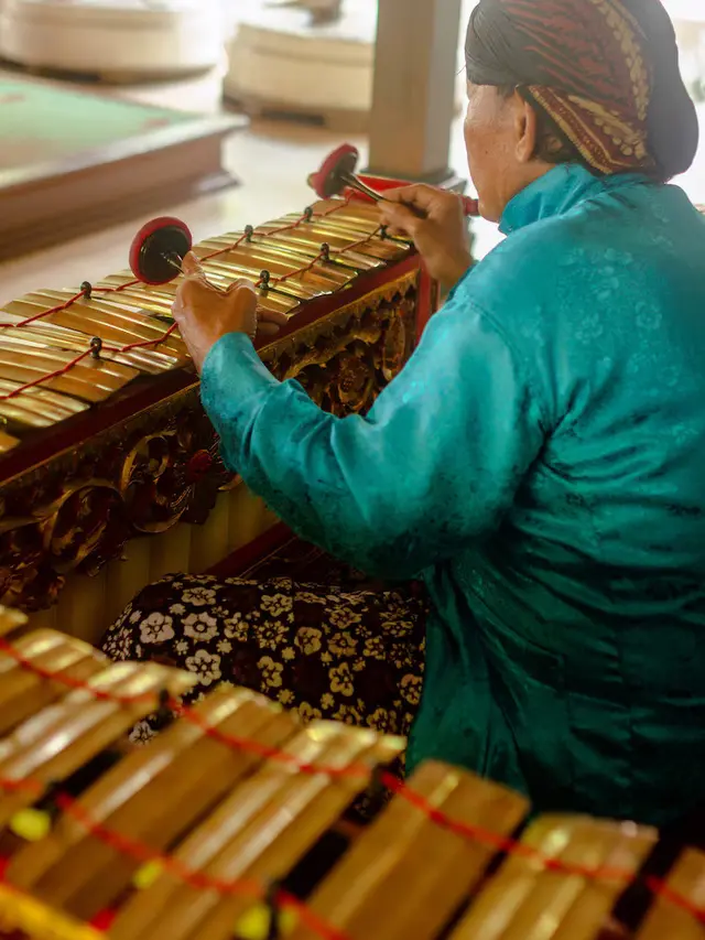 Ilustrasi bermain gamelan/freepik.com/suryaanugrah