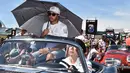 Pebalap Mercedes, Lewis Hamilton menguasai puncak klasemen sementara F1 dengan raihan 306 poin. (AFP/Kazuhiro Nogi)