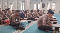 Sambut Ramadan, Puluhan Polisi Buta Alquran di Depok Dilatih Mengaji