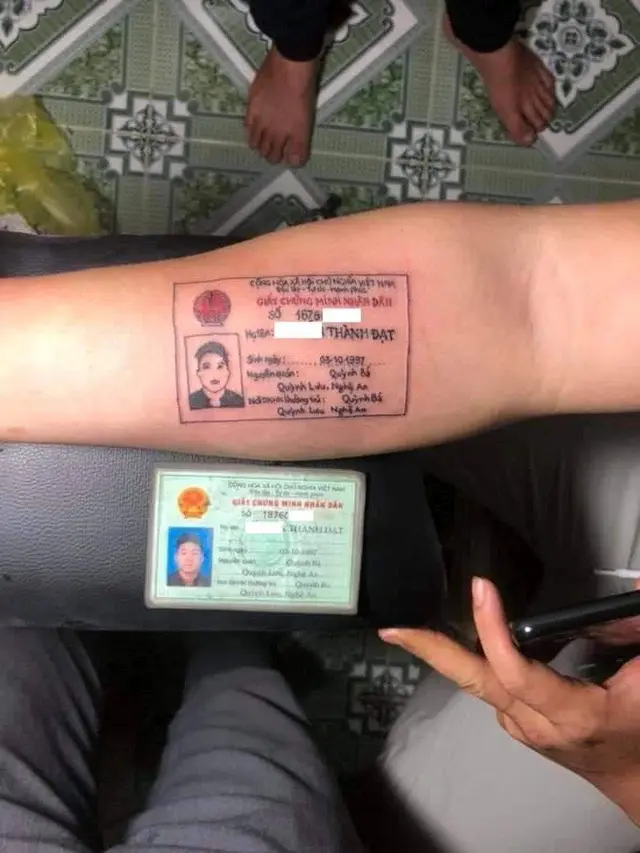 pria tato KTP di tangannya (foto: odditycentral)