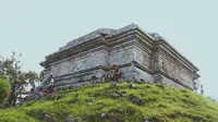Masyarakat Adat Tulungagung Gelar Sradha Agung di Candi Pesanggrahan