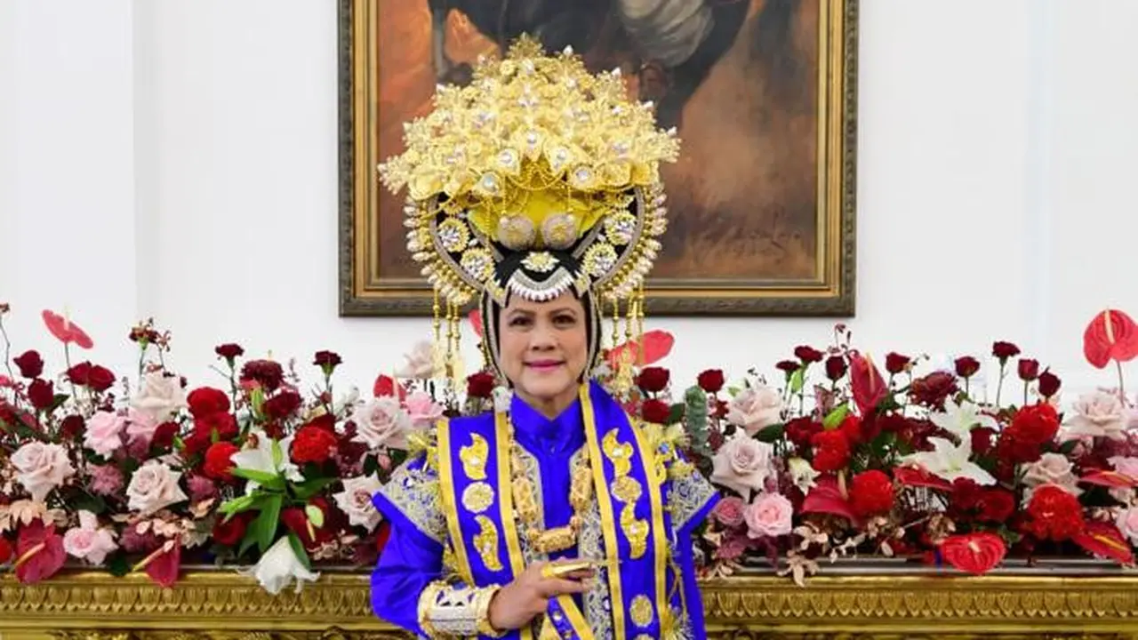 Iriana Jokowi Dampingi Presiden Pimpin Upacara HUT RI ke-77 dengan Mengenalkan Sandal Heels Hermes