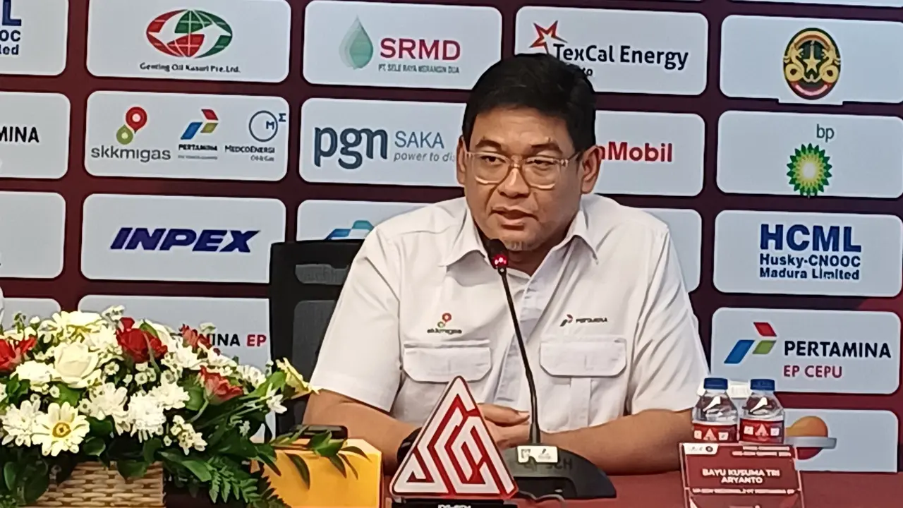 VP SCM Regional Jawa PT Pertamina EP, Bayu Kusuma Tri Aryanto dalam sesi konferensi pers IOG SCM Summit 2024 di Kantor SKK Migas, Jakarta, Senin (6/5/2024). (Maulandy/Liputan6.com)