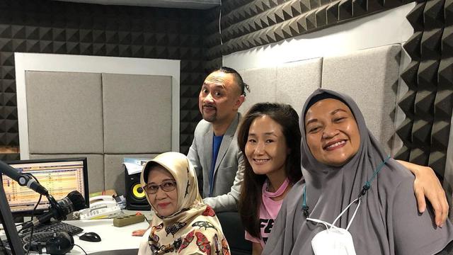 Ronal Surapradja Sering Ditemani Ibunda Usai Gugat Cerai Istri, Ini 5 Potret Kebersamaannya