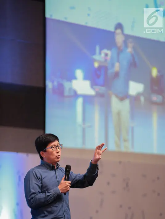 Wakil Presiden Direktur PT Elang Mahkota Teknologi Tbk (EMTEK), Sutanto Hartono menjadi pembicara dalam hari terakhir gelaran Emtek Goes to Campus (EGTC) 2018 di Universitas Kristen Petra, Surabaya, Kamis (15/11). (Liputan6.com/Faizal Fanani)