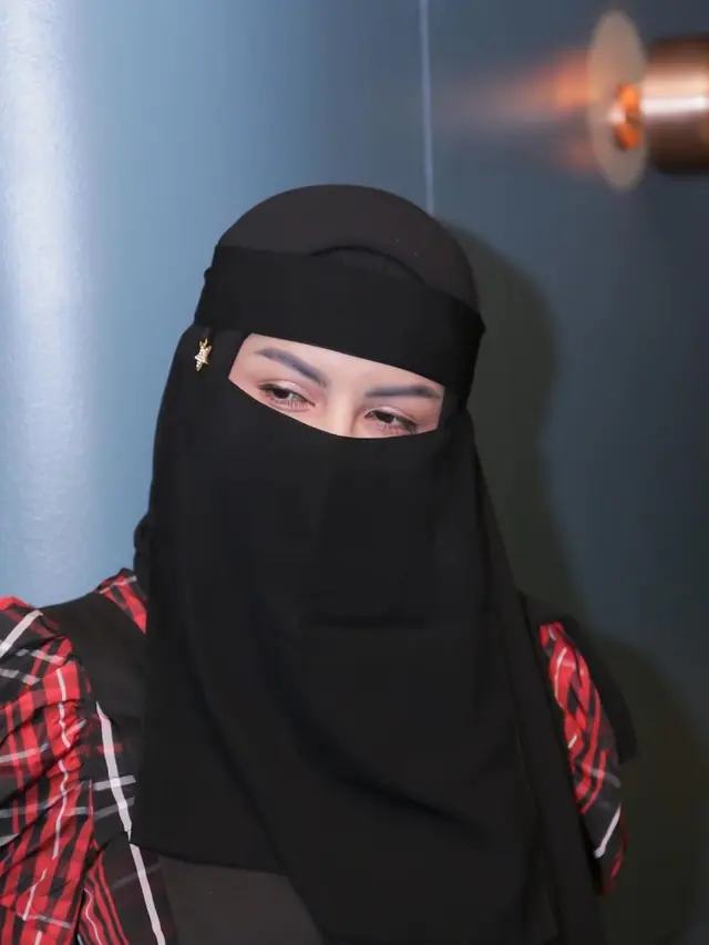 Potret Terbaru Five Vi Rachmawati Kenakan Cadar. (Sumber: Instagram/five_vrachmawati)