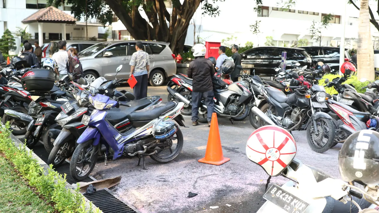 Penampakan Motor yang Meledak di Parkiran Kemlu