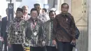 Jokowi berangkat dari Stasiun Bundaran Hotel Indonesia (HI), Jakarta Pusat, menuju Stasiun ASEAN, Jakarta Selatan. (FOTO: ANTARA FOTO/Hafidz Mubarak A/pool)