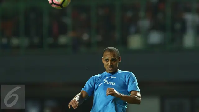 Striker Madura United, Peter Osaze Odemwingie