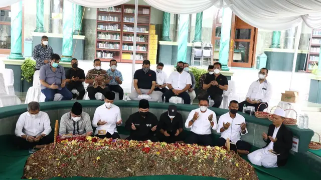 Ziarah ke Makam Haji Anif