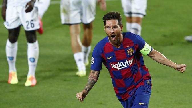 Penyerang Barcelona, Lionel Messi berselebrasi usai mencetak gol ke gawang Napoli pada leg kedua babak 16 besar Liga Champions di Stadion Camp Nou , Spanyol, Sabtu (8/82020). Barcelona menang 3-1 atas Napoli dan melaju ke perempat final dengan aggregat skor 4-1. (AP Photo/Joan Monfort)