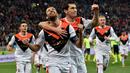 5. Para pemain Shakhtar merayakan gol ke gawang Braga pada laga Liga Europa di Stadion Arena Lviv, Ukraina, Kamis (14/4/2016). Shakhtar lolos ke semifinal berkat agregat 6-1. (AFP/Sergei Supinsky)