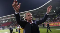 Dewa United baru saja menunjuk Jan Olde Riekerink sebagai pengganti Nilmaizar sebagai pelatih baru mereka yang diberhentikan pasca-putaran pertama BRI Liga 1 2022/2023 tuntas pada akhir Desember 2022. Tim berjulukan Tangsel Warriors itu berhasil bergerak cepat untuk mengamankan tanda tangan pelatih bertangan dingin asal Belanda yang pernah memoles KAA Gent di Belgia, Galatasaray di Turki, hingga SC Heerenveen di Belanda. (AFP/Adem Altan)