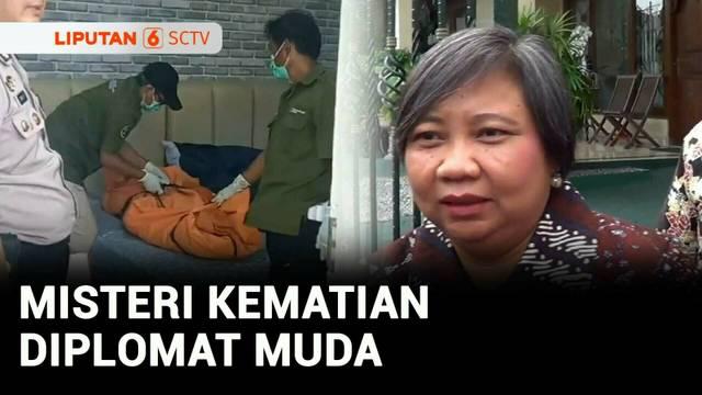 Komnas HAM mendatangi kediaman keluarga Arya Daru Pangayunan di Kapanewon Banguntapan, Bantul, DIY. Usai bertemu keluarga selama 3 jam, Komnas HAM tidak memberikan keterangan. Sementara kasus kematian sang diplomat muda sampai saat ini masih misteri.