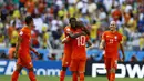 Selebrasi pemain Timnas Belanda usai membekuk Meksiko 2-1 di laga 16 besar Piala Dunia 2014 di Stadion Castelao, Fortaleza, (29/6/2014). (REUTERS/Marcelo Del Pozo)