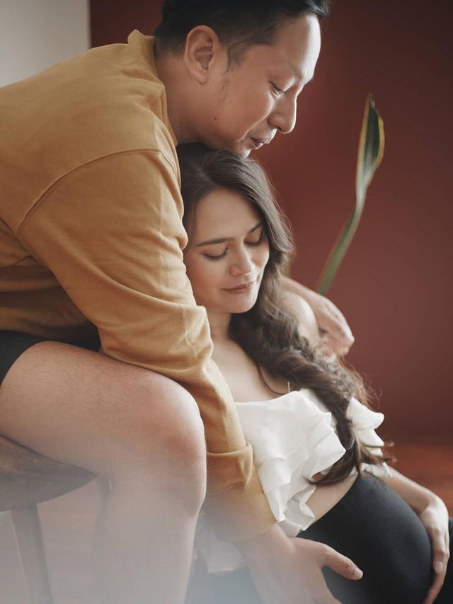 6 Potret Sabai Morscheck saat Lakukan Maternity Shoot, Tampil Menawan