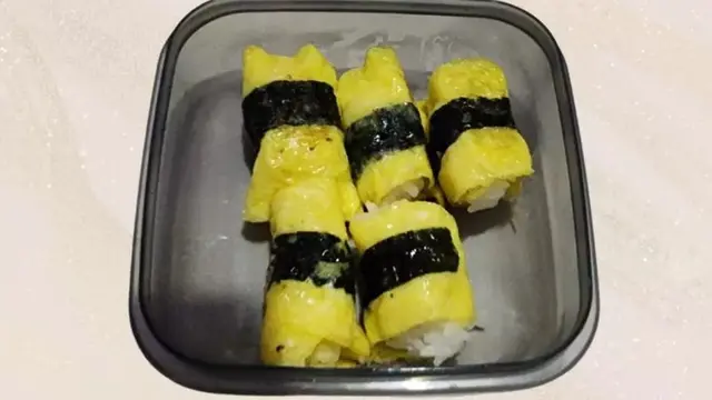 Nasi Gulung Telur Nori