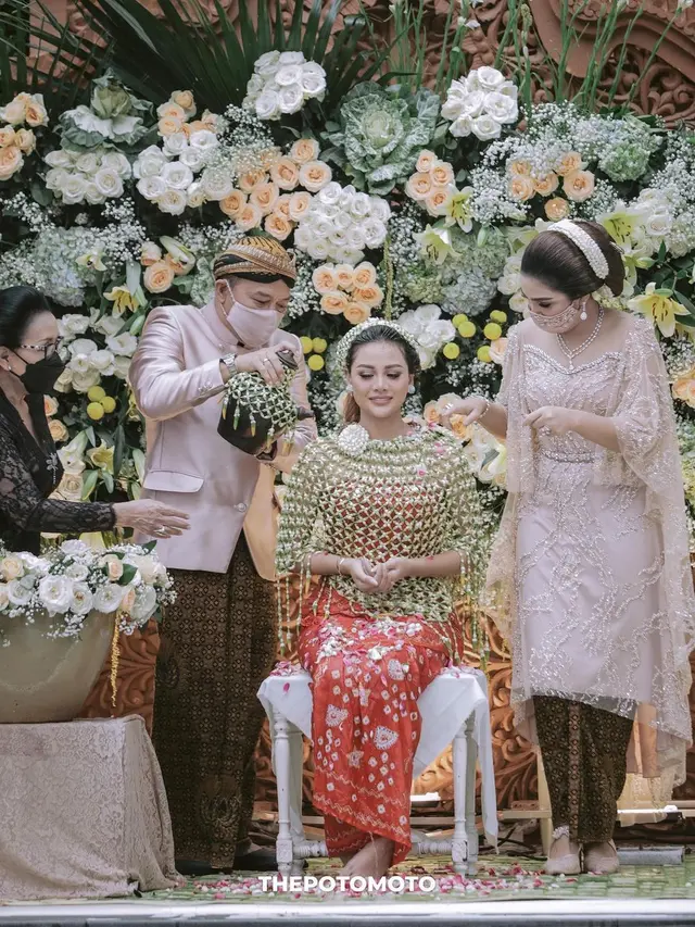 8 Potret Detail Penampilan Aurel Hermansyah dari Lamaran Hingga Henna Night, Menawan