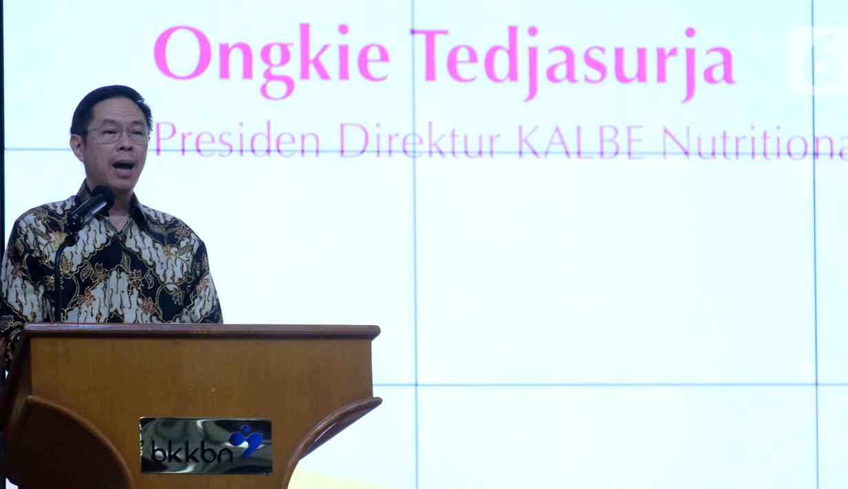 President Director KALBE Nutritionals Ongkie Tedjasurja memberi sambutan pada Smart Sharing di Jakarta, Selasa (4/5/2021). KALBE Nutritionals melalui produk Prenagen bekerjasama dengan Klikdokter mendukung BKKBN melakukan percepatan penanganan kejadian stunting. (Liputan6.com/HO/Ading)