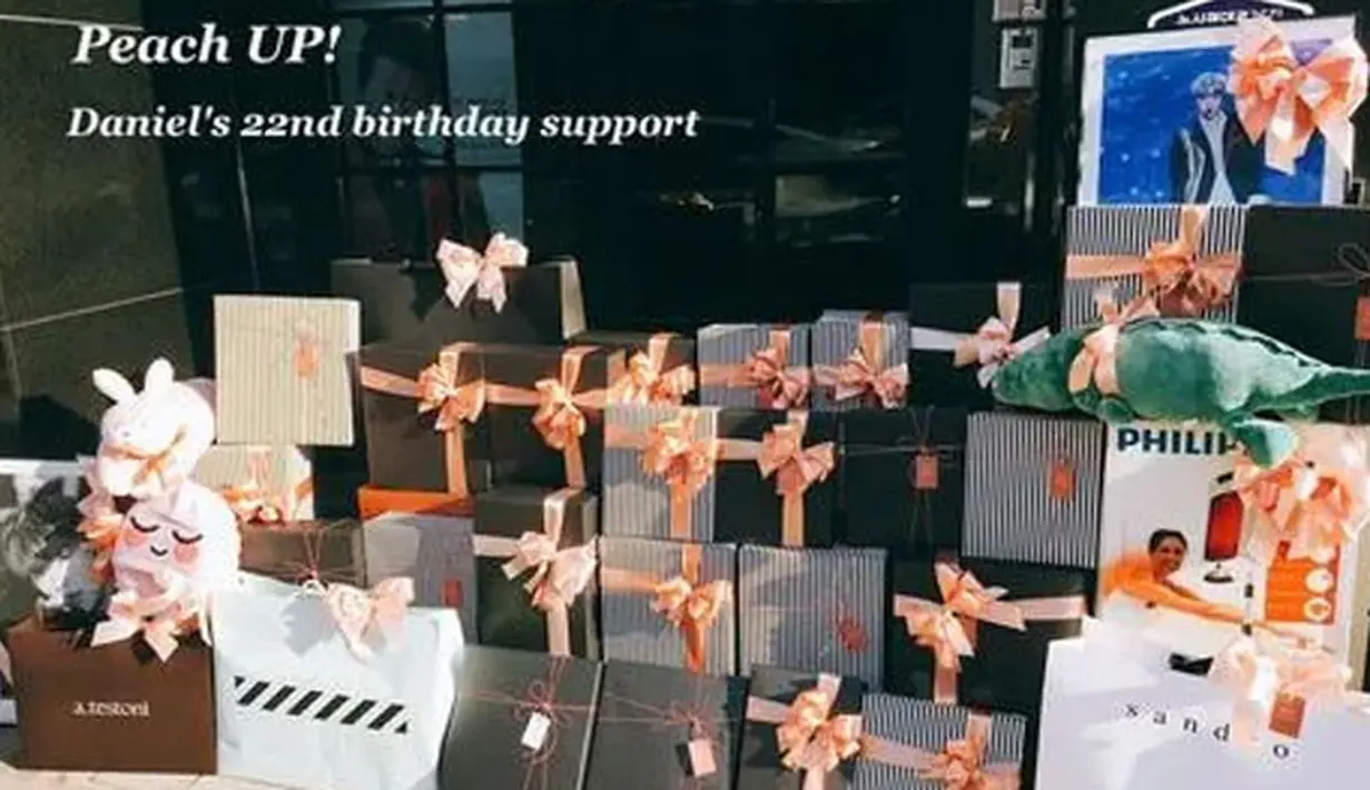 Pada ulang tahunnya yang ke-22, Kang Daniel mendapatkan hadiah barang-barang mewah dari para penggemarnya. (Foto: koreaboo.com)