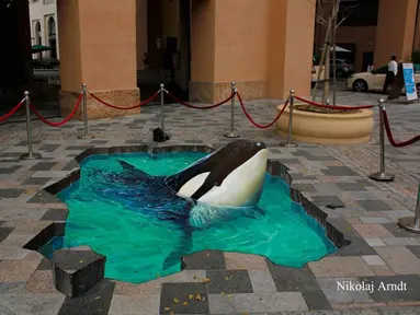 Seperti ada paus orca yang membobol trotoar ini. (Source: brilio.net)