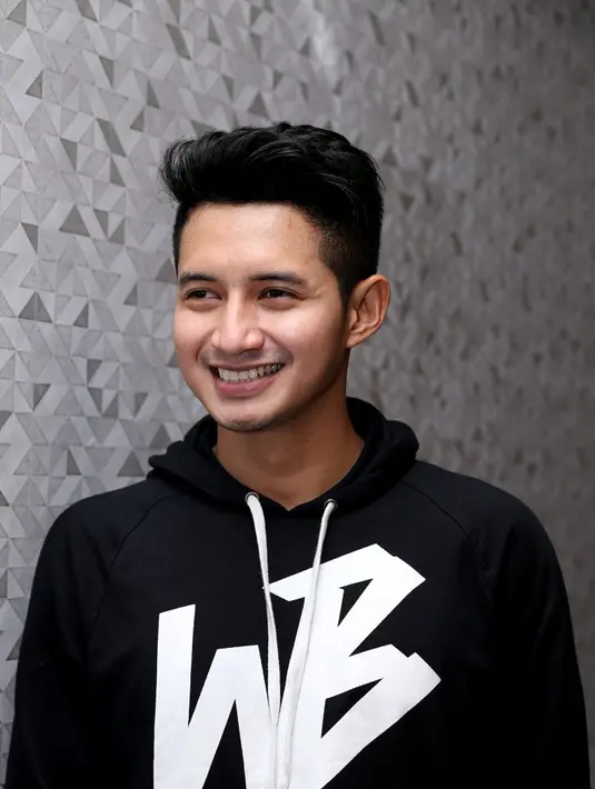 Chand Kelvin bersama Tarra Budiman, Chika Waode dan Billy Syahputra didapuk untuk membintangi film tentang perjalanan hidup mendiang Olga Syahputra berjudul Warisan Olga. (Andy Masela/Bintang.com)