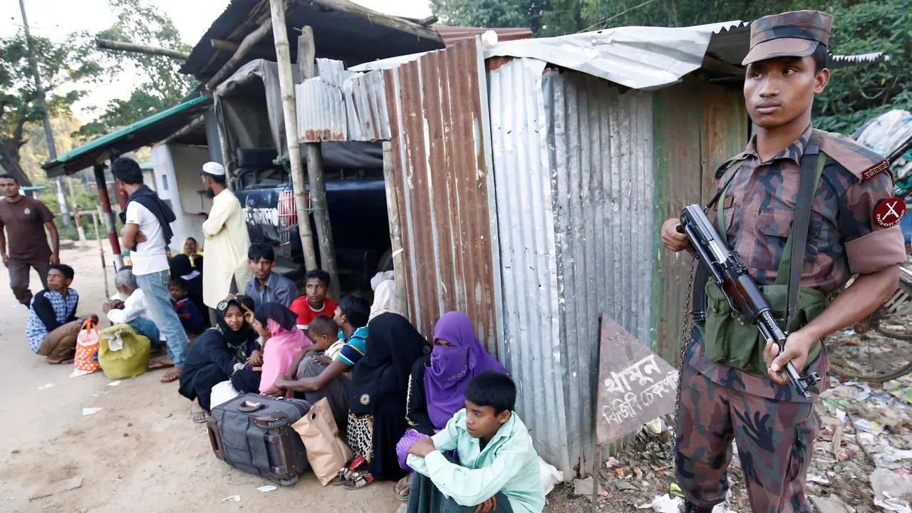 20161122- Muslim Rohingya Ditangkap Tentara Banglades- REUTERS