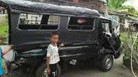 Mobil angkutan desa (angdes) Kabupaten Muara Enim Sumsel yang ditabrak truk batubara (Liputan6.com / Nefri Inge)