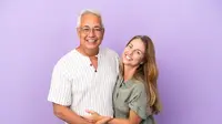 Ini 7 Alasan Brondong Suka Wanita Lebih Tua, Bukan Karena Materi!