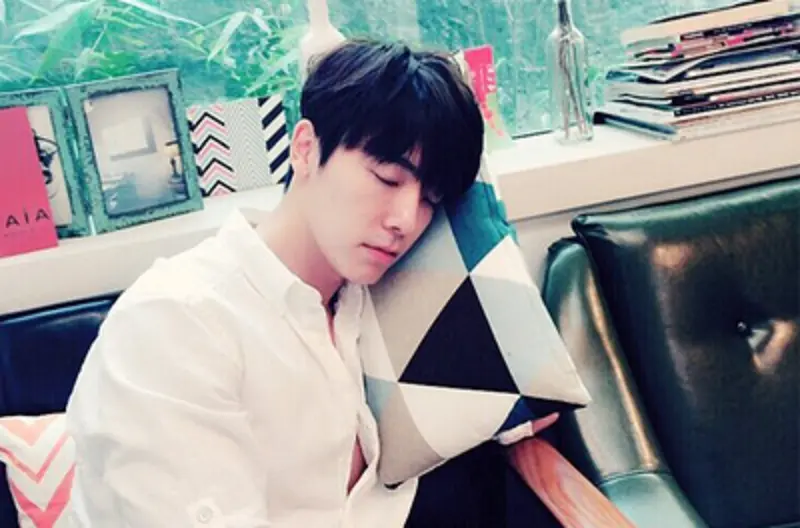 Lee Donghae merupakan personel boyband K-Pop Super Junior [foto: Naver]