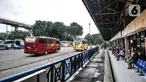 Suasana Terminal Kampung Rambutan di Jakarta, Kamis (12/11/2020). Kepala Terminal Kampung Rambutan Made Joni menyatakan proyek revitalisasi yang direncanakan tahun ini terpaksa batal dikarenakan adanya pengalihan anggaran untuk penanganan COVID-19. (merdeka.com/Iqbal Septian Nugroho)
