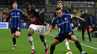 AC Milan takluk 0-1 dari Inter Milan pada laga&nbsp;pekan ke-21 Serie A di Giuseppe Meazza, Senin (6/2/2023) dini hari WIB. Gol tunggal kemenangan Inter dicetak Lautaro Martinez pada menit ke-34. (AFP/MIGUEL MEDINA)