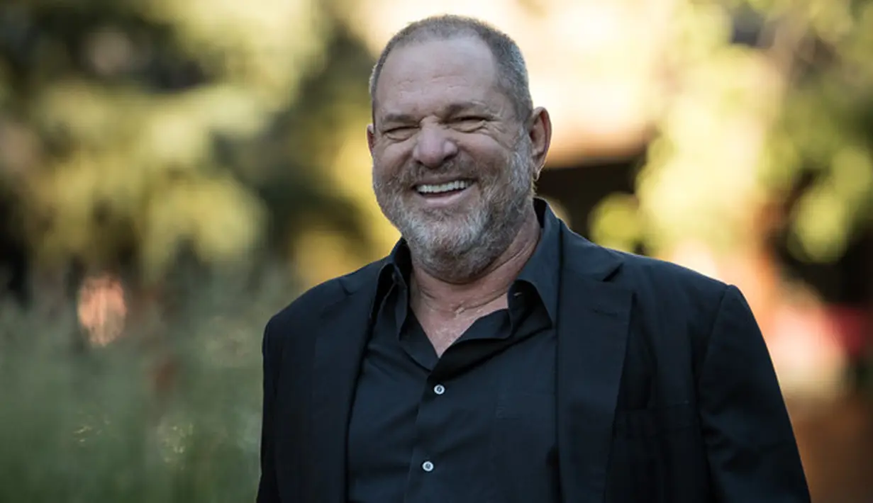 Sedalam-dalamnya bangkai dikubur, baunya pasti akan tercium juga.  Peribahasa itulah yang pantas untuk Harvey Weinstein, lantaran telah menyembunyikan skandal seksnya selama bertahun-tahun (AFP/Valery Hache)