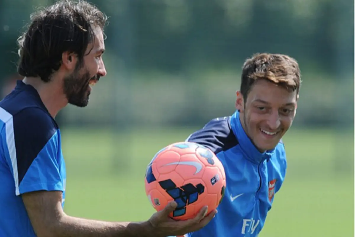 Pires Latihan Bersama Mesut Ozil. Sumber Foto: London Evening Standard.
