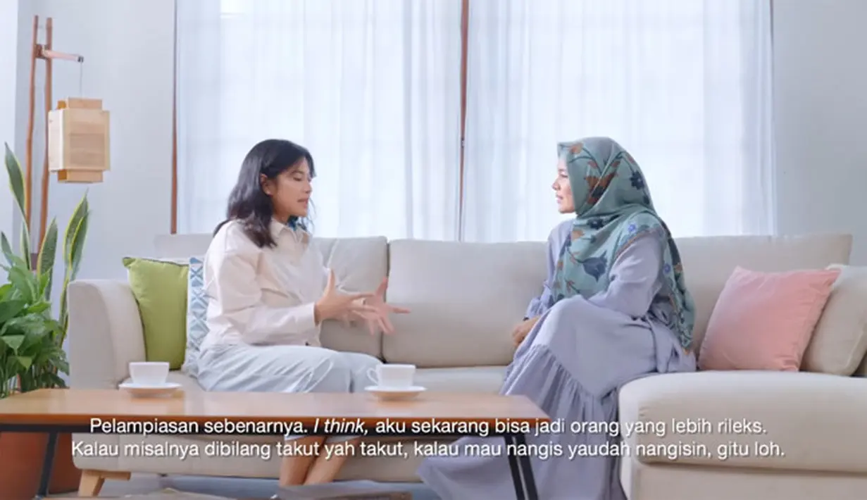 Dian Sastrowardoyo (Youtube/WardahBeauty)