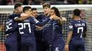 Para pemain Manchester City melakukan perayaan setelah melawan Atletico Madrid pada pertandingan sepak bola leg kedua perempat final Liga Champions di Stadion Wanda Metropolitano, Madrid, Spanyol, 13 April 2022. Pertandingan berakhir dengan skor 0-0. (AP Photo/Manu Fernandez)