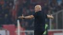 <p>Pelatih kepala PSM Makassar, Bernardo Tavares pada laga pekan pertama BRI Liga 1 2023/2024 antara Persija Jakarta menghadapi PSM Makassar di Stadion Utama Gelora Bung Karno (SUGBK), Senayan, Jakarta, Senin (3/7/2023). (Bola.com/M Iqbal Ichsan)</p>