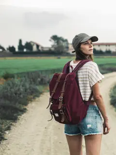 Bepergian sendiri memberikan kebebasan menentukan destinasi, mengatur jadwal perjalanan, hingga menikmati pengalaman baru sesuai keinginan. (Foto/Dok: Pexels)